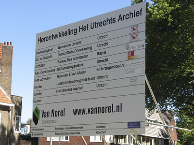 905335 Afbeelding van het bouwbord 'Herontwikkeling Het Utrechts Archief' (Alexander Numankade 199) te Utrecht, dat ...